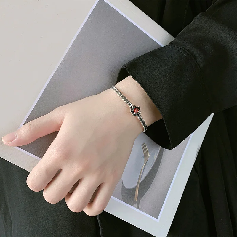 trendige Armreifen für Damen