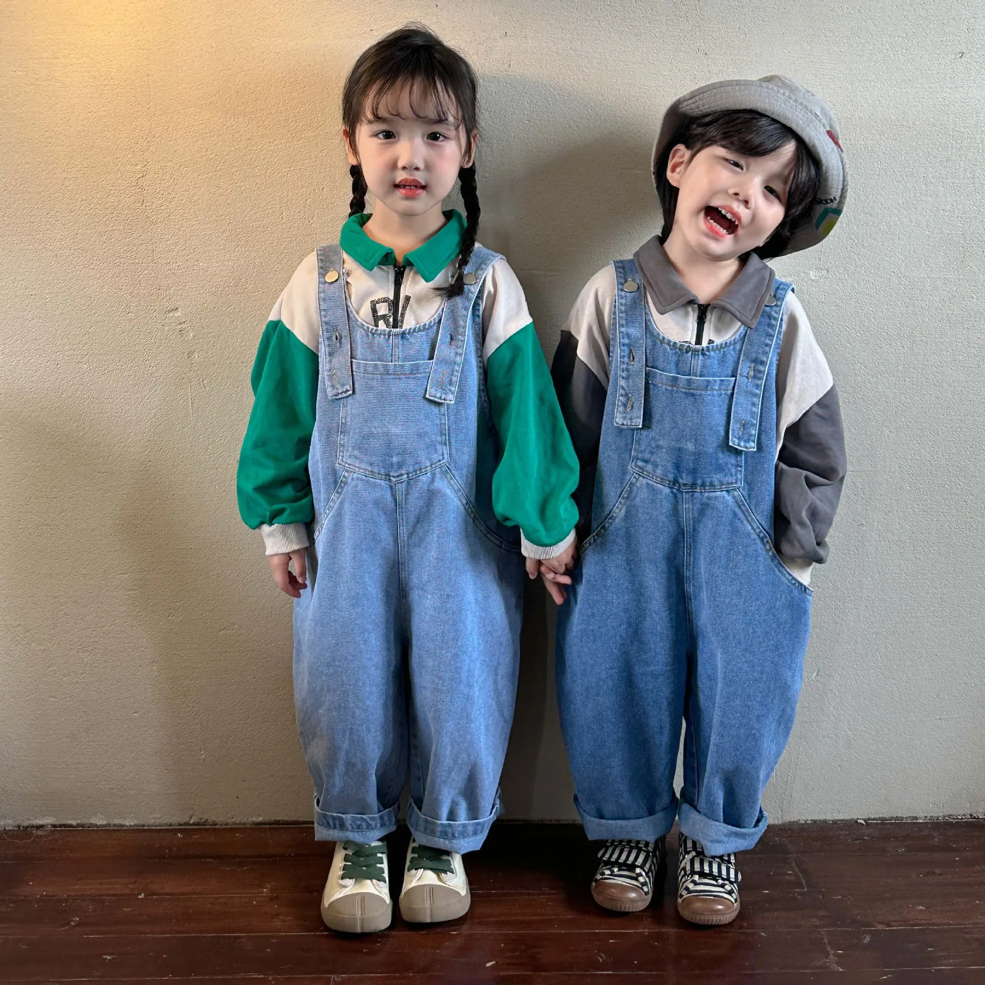 

2023 Autumn New Children Sleeveless Jumpsuit Solid Loose Overalls Baby Girls Denim Strap Pants Boys Casual Trousers Kids Clothes