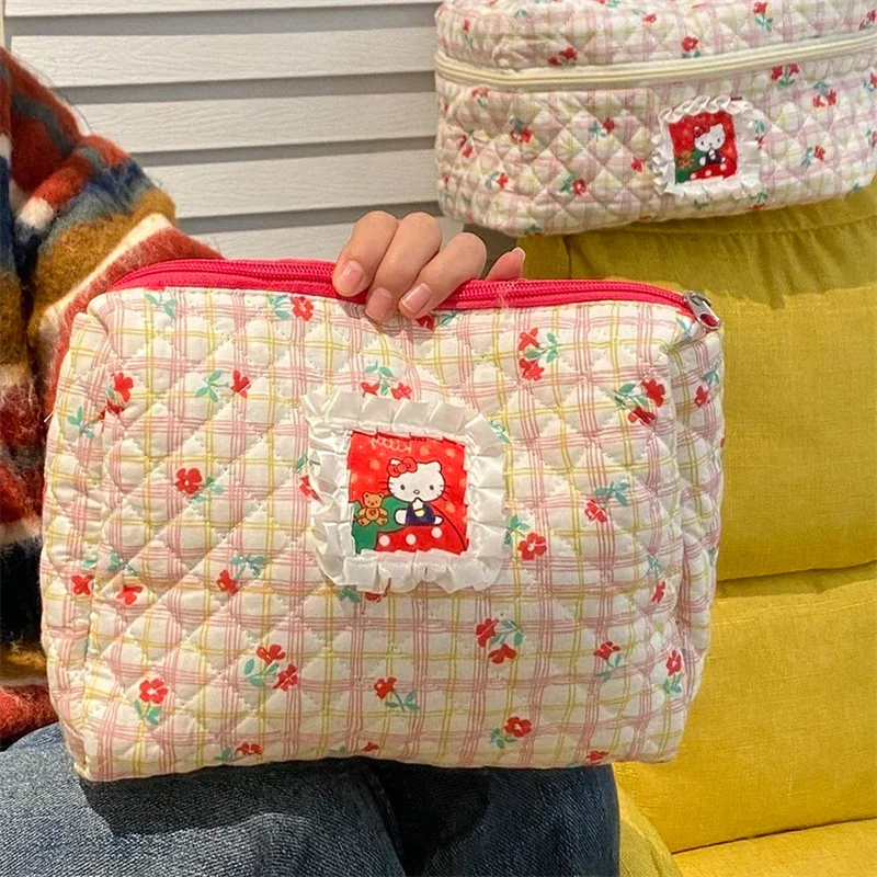 

Hello Kitty Cosmetic Bag Portable Travel Bag Anime Kawaii Girl Large Capacity Skin Care Products Storage Portable Toiletry Bag
