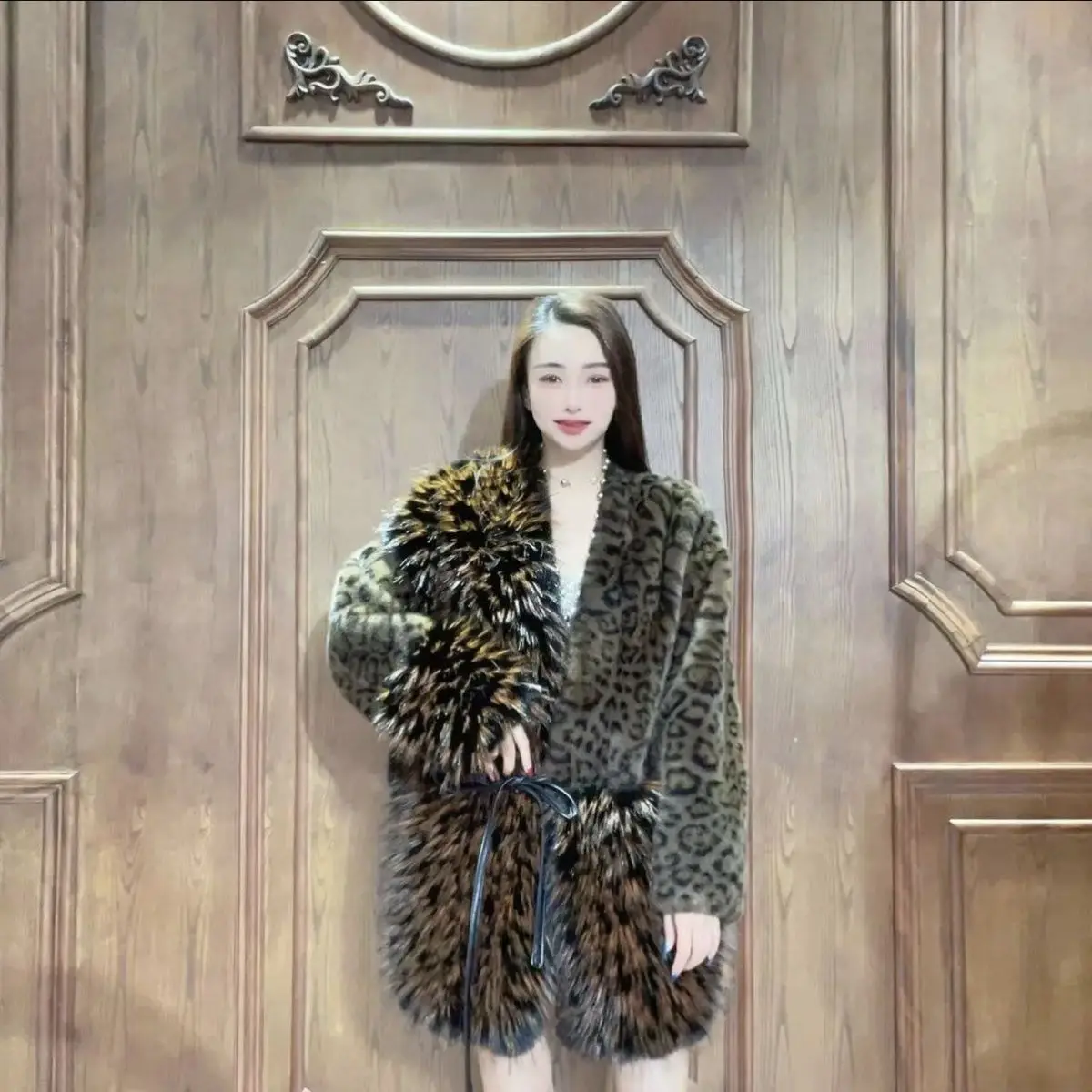 

New Leopard Designer Model Euro Mink Velvet with Fox Fur Coat v-Neck Jacket