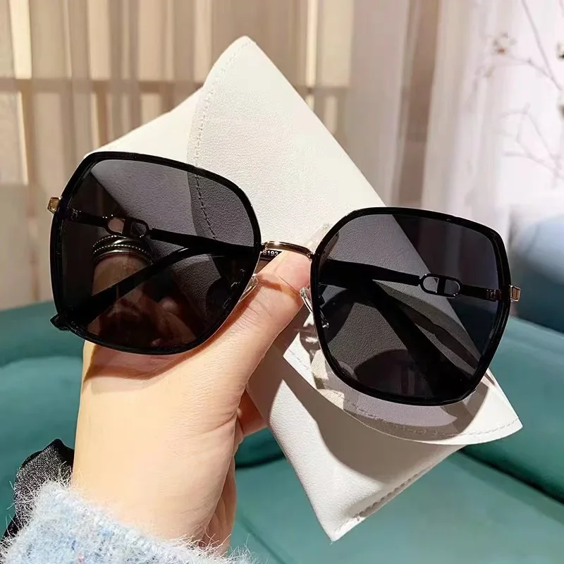 thumbnail interactive-video image 1 of Oversized Polarized Sunglasses For Women – Retro Big Frame Shades For Beach, Driving & Outdoors 1 of 2