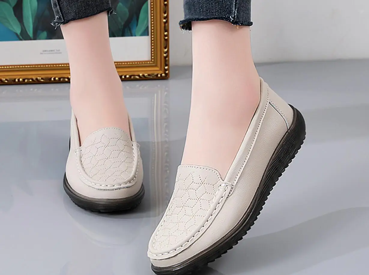 Fashion New PU Leather Sexy Shoes Woman Slip On Women Flats Soft soled single shoes Women's Loafers Spring Autumn Mother Shoes