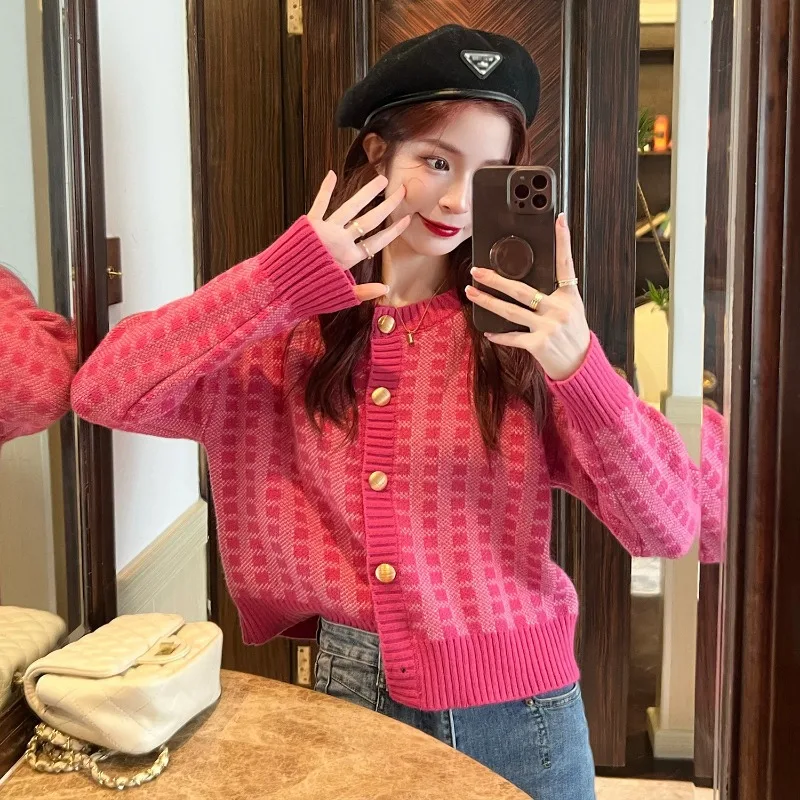 

Pink plaid sweater female autumn winter 2023 new Korean version gentle wind long sleeve women's knitted cardigan coat