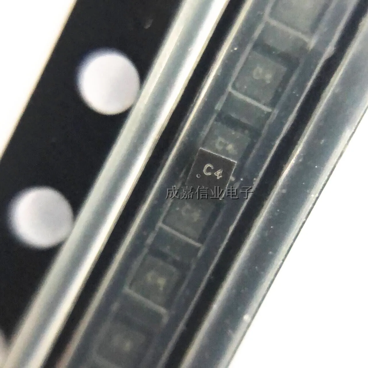 ETA5070V330NF1E DFN-4 마킹, C4 0.7uA 초저 Iq, DFN1x1, 150mA LDO, 10 개/로트