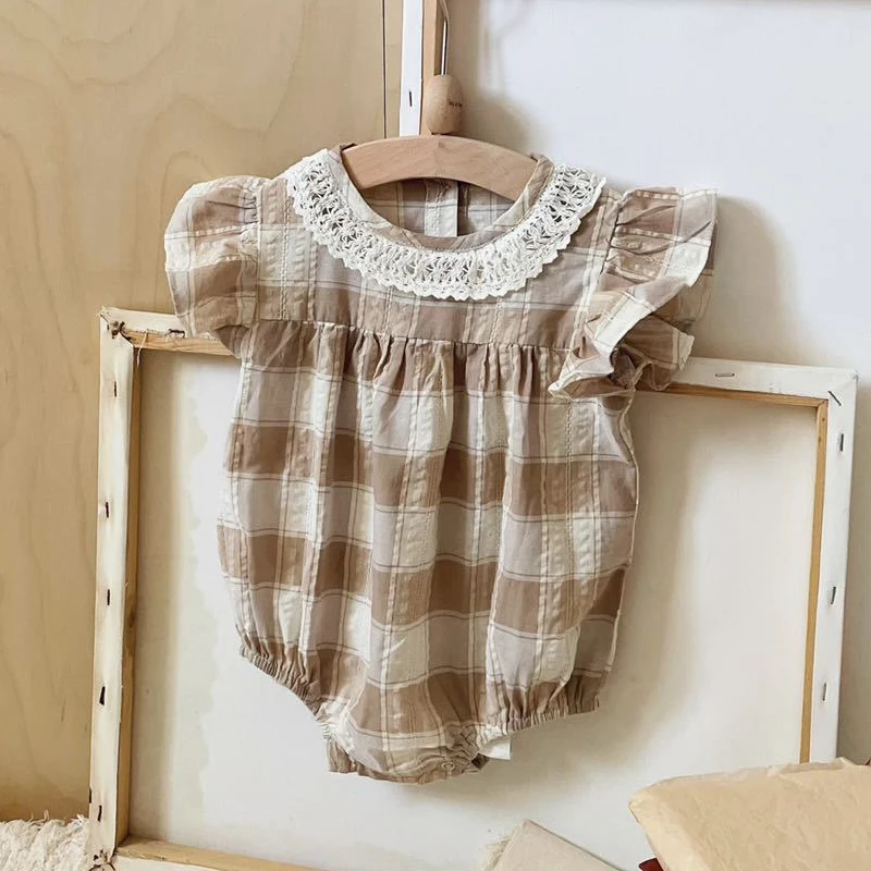 

Newborn Girls Clothes Baby Plaid Bodysuit Cotton Lace Collar Flying Sleeve Jumpsuit Toddler Girl Summer Outwear One-Piece