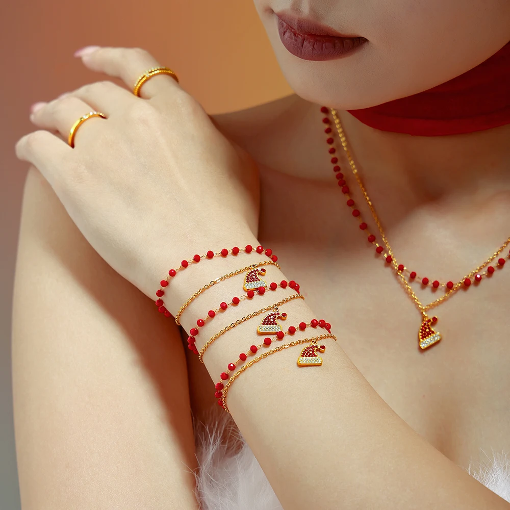 Exquisites Weihnachtsmützen-Anhänger-Schmuckset für Damen: Zirkon-Edelstahl-Halskette und Armbänder mit roten Granat-Strangperlen – Detail 1