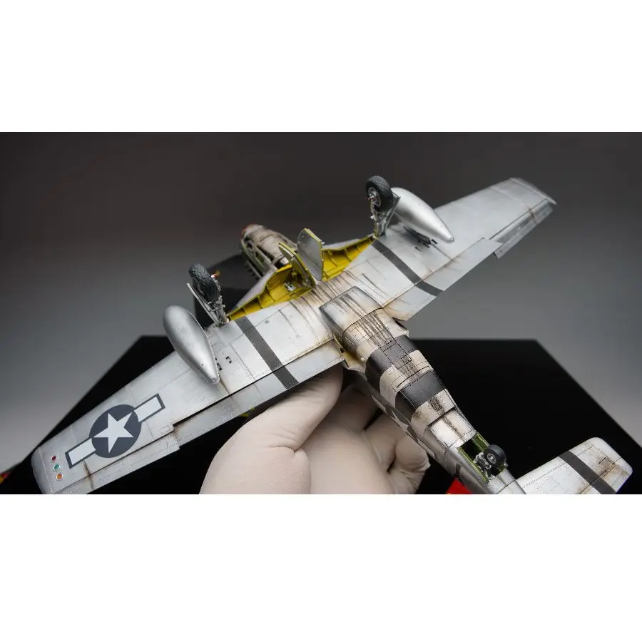 Maquette Avion P-51D Mustang 1/35+ Border Model avec Moteur et Éclairage