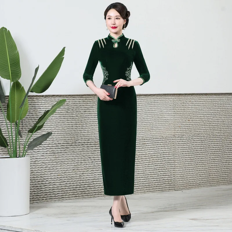 

Lady Velvet Long Qipao Elegant Classic Mandarin Collar Chinese Dress Plus Size Cheongsam Exquisite Embroidered Oriental Clothing