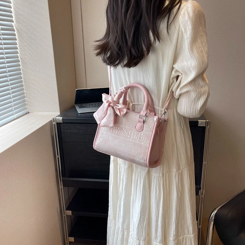 2024 New Printed Embroidered Handbag Women's Large Capacity Shoulder Bag Fashion Handbag Luxury Jacquard Shopping Beach Handbag