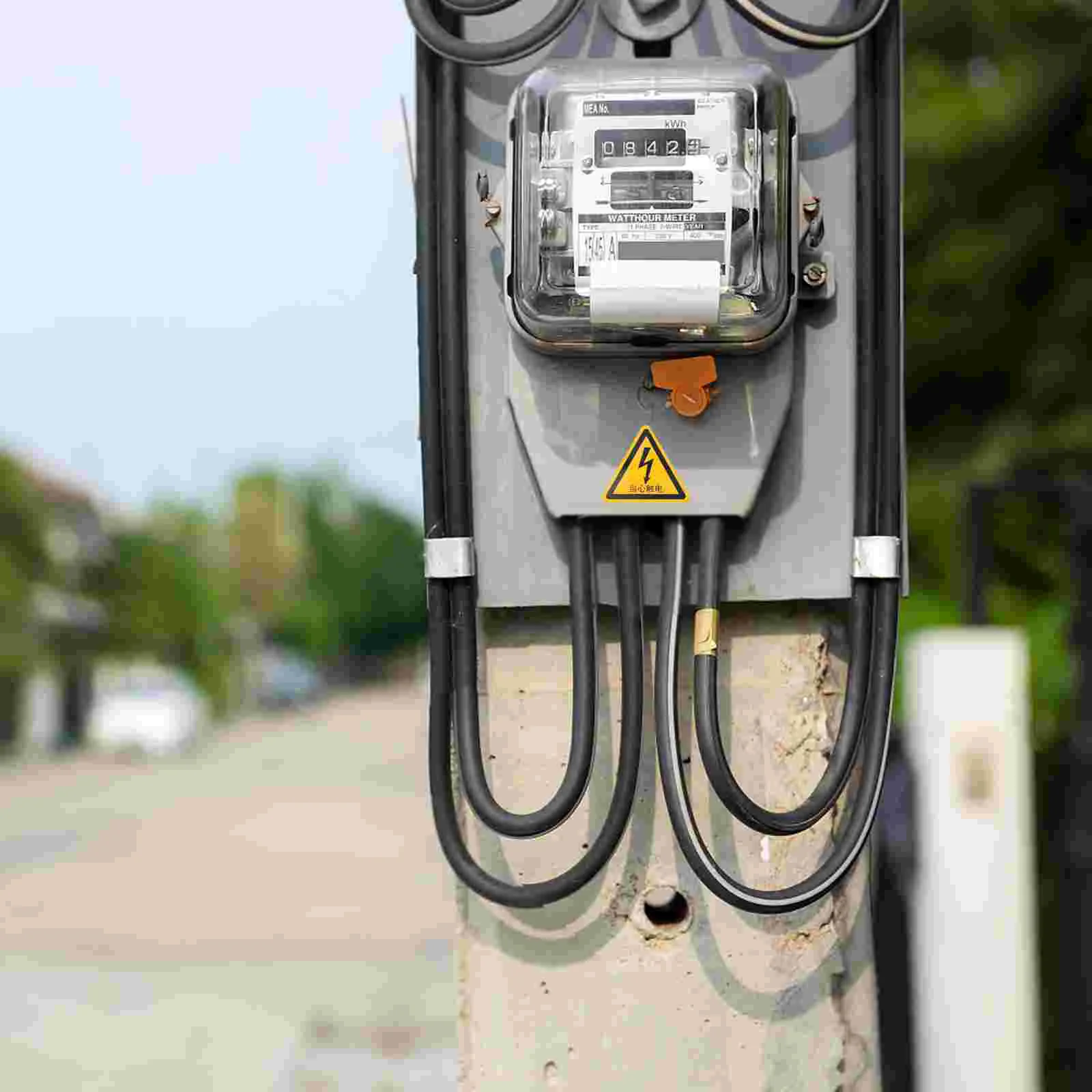 Рисунок 4 - защитные треугольные наклейки на