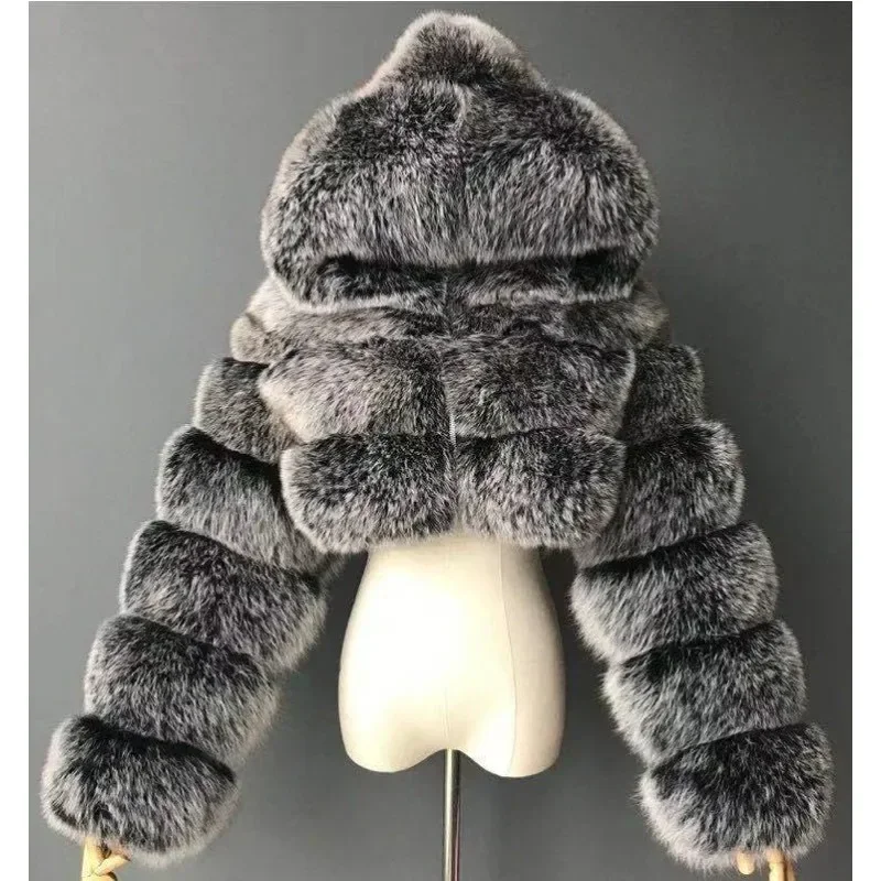 Рисунок 2 - Женская короткая шуба из искусственного меха