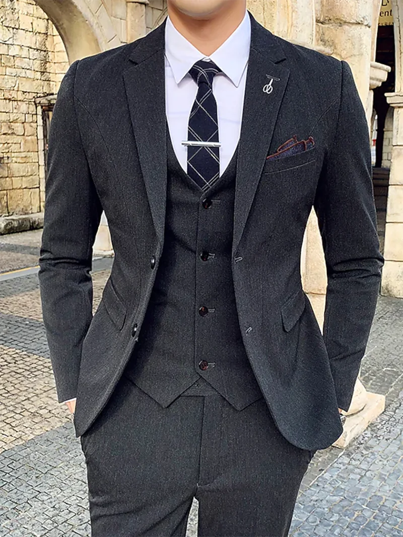 Рисунок 2 - Мужской костюм, облегающие официальные