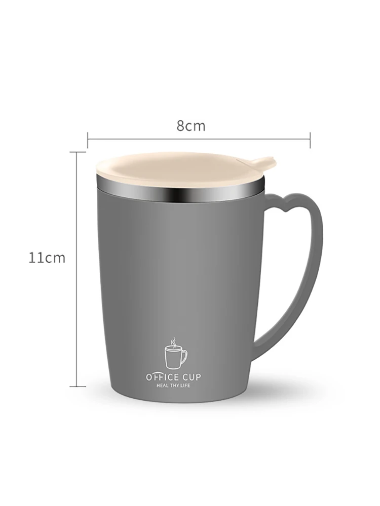 Термос чаша на масата