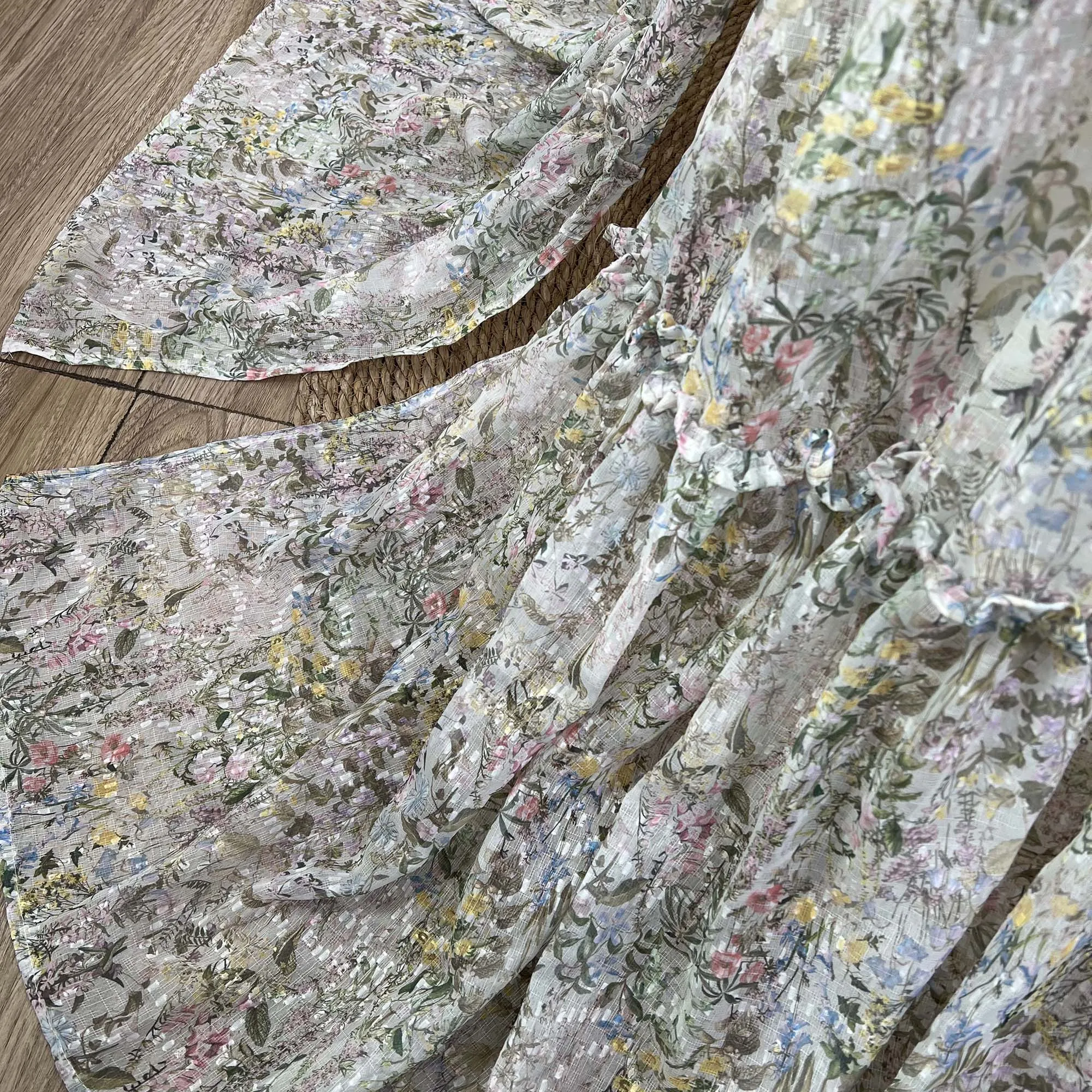 Рисунок 5 - Женское свадебное платье с открытыми плечами