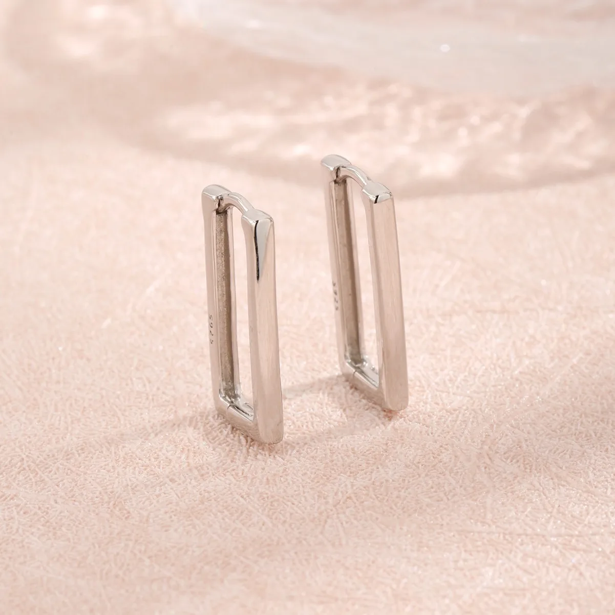 

European and American minimalist, sweet, fashionable, high-end, light luxury, new square earrings, cross-border accessories