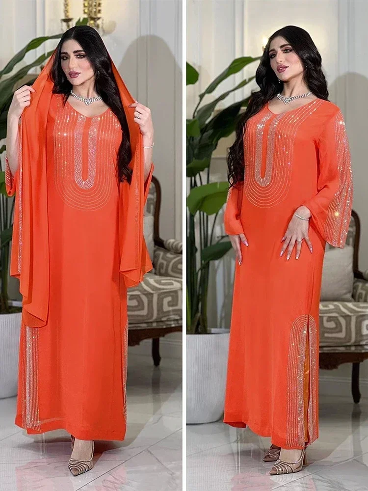 جلابية برتقالية بتفاصيل لامعة وطرحة