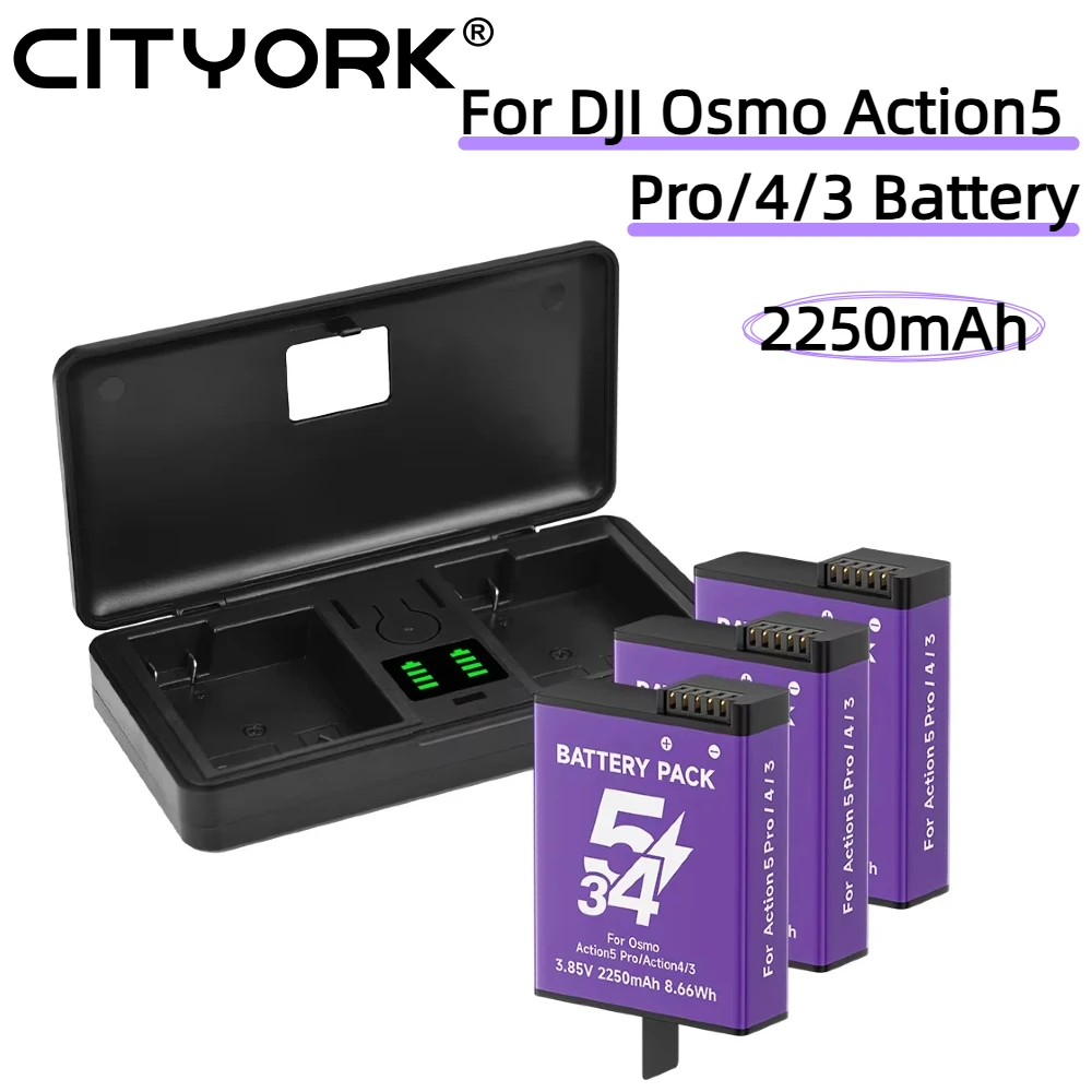 Caméra action 360° 4K Ultra HD fixée sur un casque, capturant des séquences dynamiques.