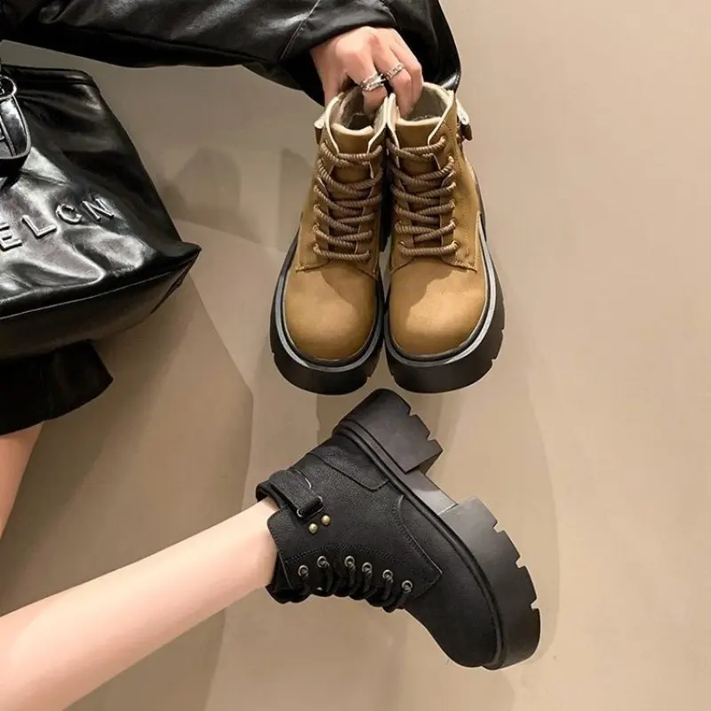 2024 Thick Soled High Rise Fashion Boots for Women Black Short Snow Boots British Style Ankle Shoes Winter Warm Leather Boots