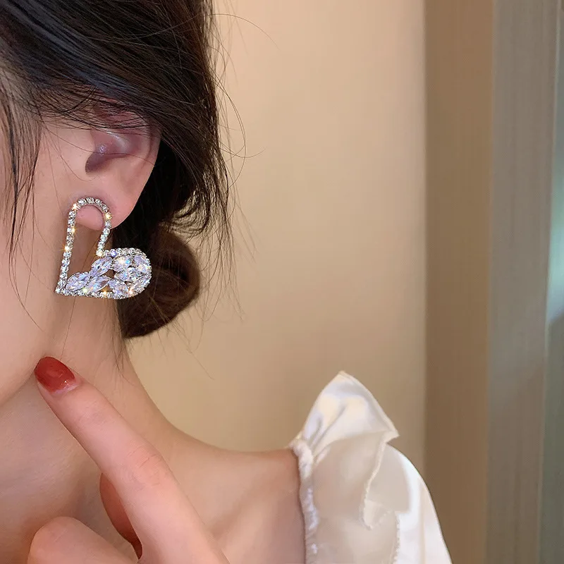 2023 New Fashion Trend Unique Design Elegant Exquisite Light Luxury Love Earrings For Women Jewelry Wedding Party Premium Gift