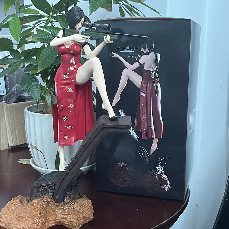 Onlayn qichitqi oti bilan urish Erotik model Natasha Larina