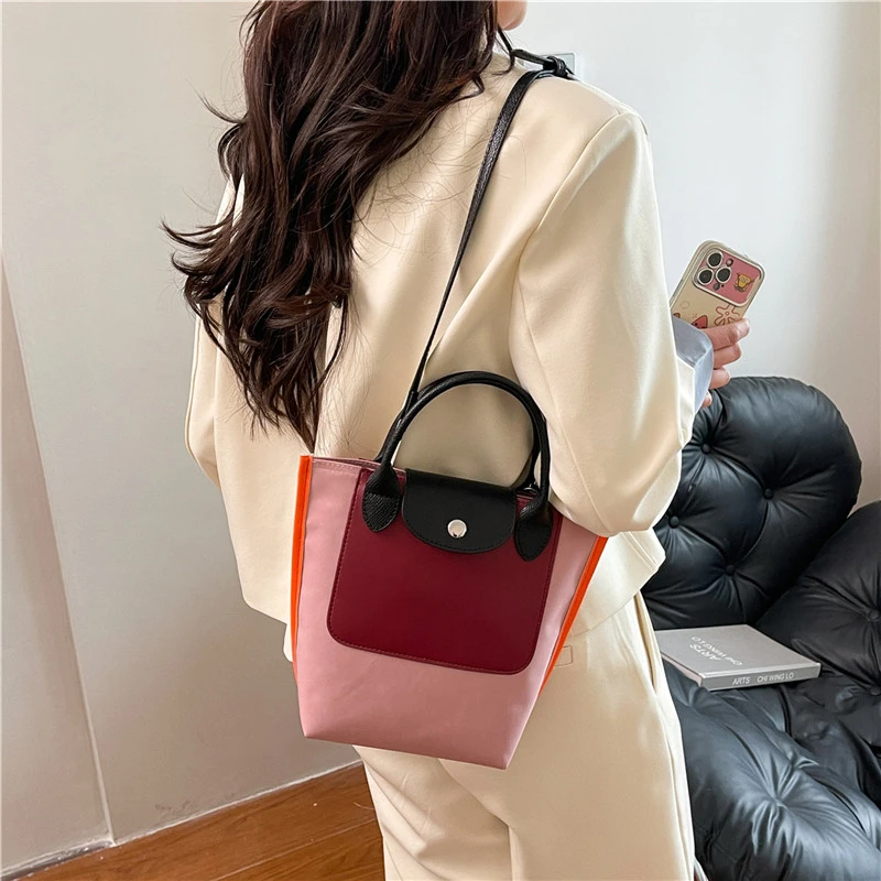 우아한 레트로 시크 기저귀 가방 여성용 텍스처드 가죽 숄더백 미니멀리스트 토트백 대용량 패셔너블