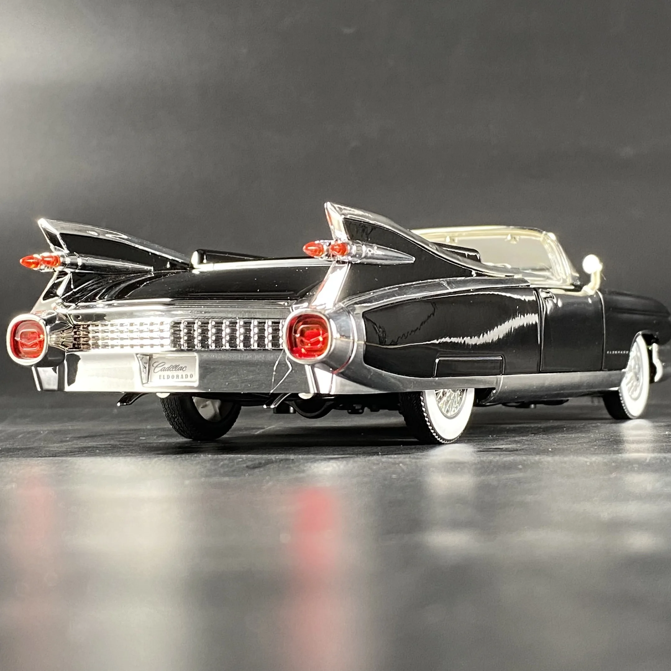 1:24 Cadillac Eldorado Biarritz 1959 Series 62 Luxury Alloy