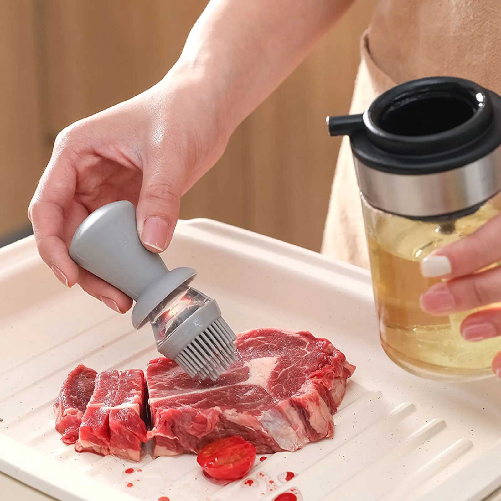 

Multifunctional Oil Spray Bottle 2 In 1 Olive Oil Dispenser With Silicone Brush Salad Grilling BBQ Oil Sprayer Kitchen Supplies