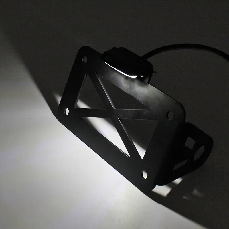 할리 블랙 등록 브래킷용 LED 조명이 있는 범용 사이드 마운트 오토바이 번호판 홀더 브래킷