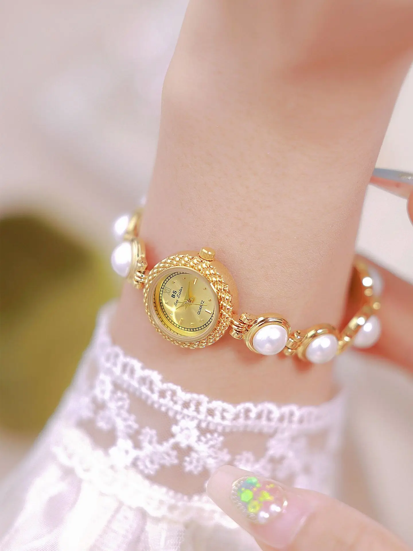 Reloj de pulsera para mujer estilo medieval con perlas_voghion.com