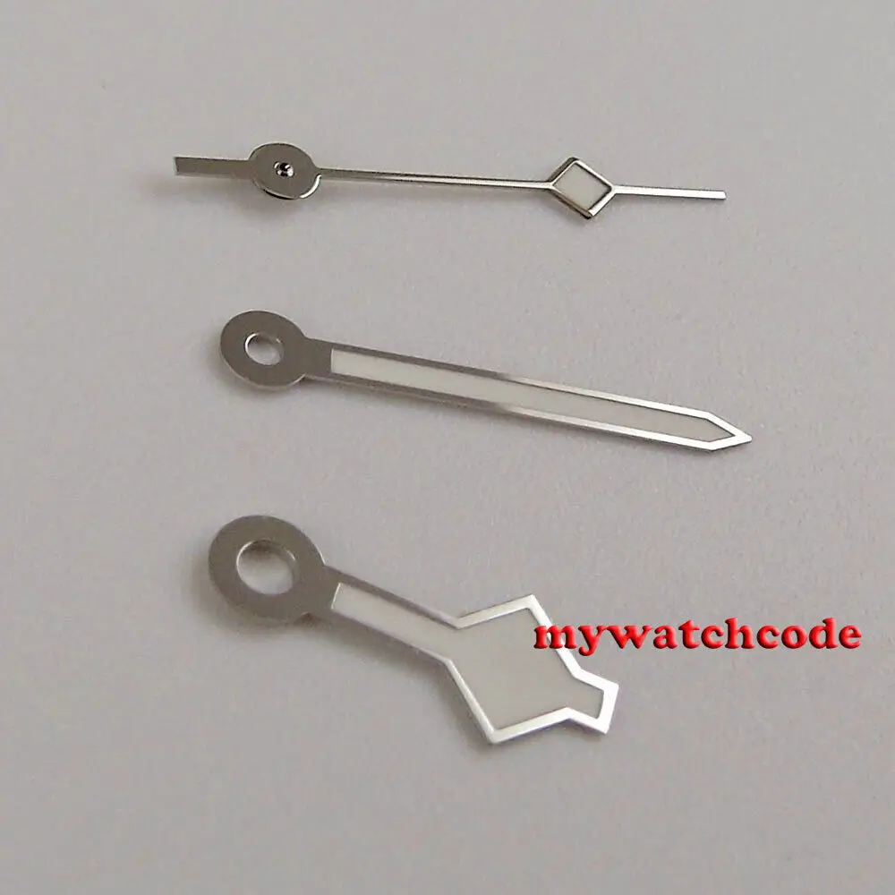 Fondo Di Vettore Del Buon Anno Con I Fiocchi Di Neve Brillanti E L Orologio Dorato Che Mostrano Cinque Minuti Alla Mezzanotte 63197539 - Foto 12