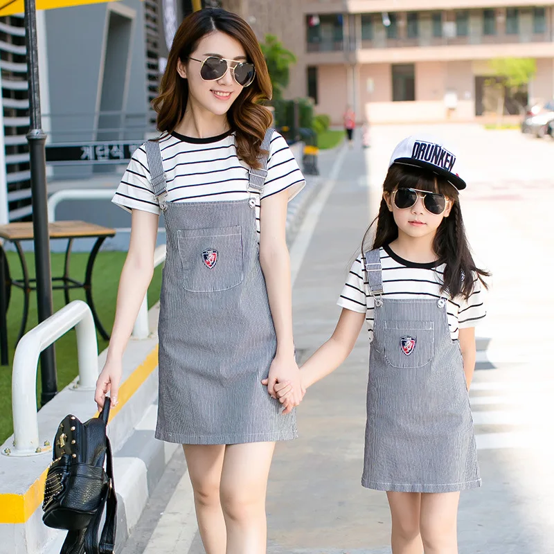 Family Clothing Set Couple Clothes  Summer Stripe Suit Men Boy Clothing Set, Women Dress Girls Dress Family Look   Mommy and Me