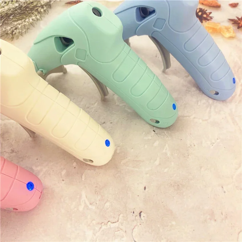 Cordless Glue Gun Hot Melt Glue Gun 30 Sticks USB Powered 20W For DIY Arts and Crafts Projects Sealing