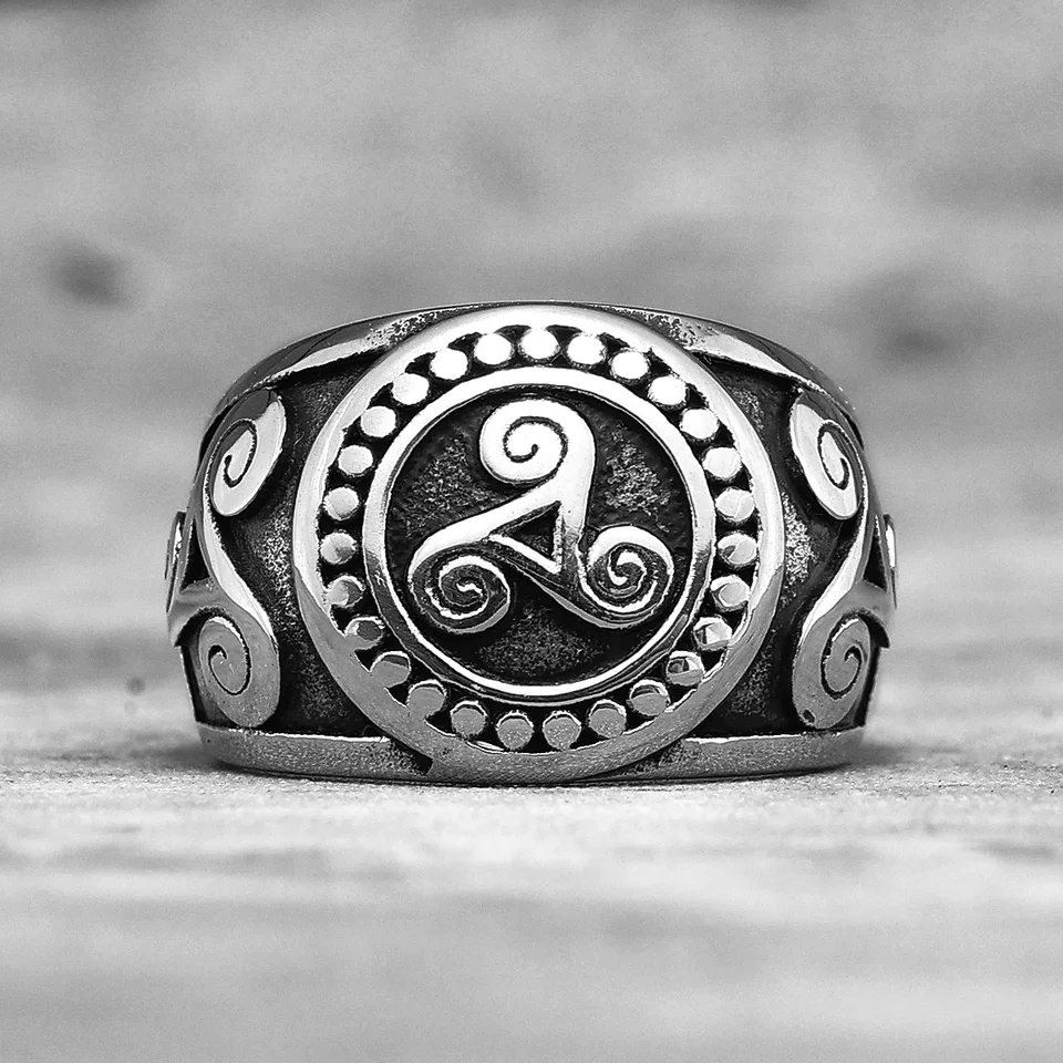 Anello da uomo quadrato in acciaio inossidabile con totem