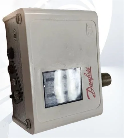 New Original Danfoss KP35 060-113366 Adjustable Electronic Pressure Switch