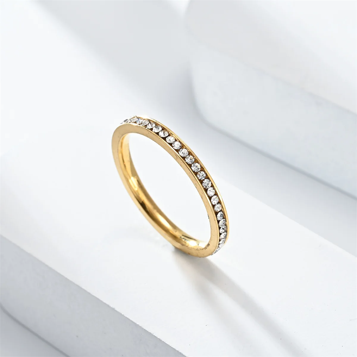 Anillo Minimalista de Acero Inoxidable con Zirconia Cúbica (2 mm) S3492786833da4e389e7d6aeb23d48d17e