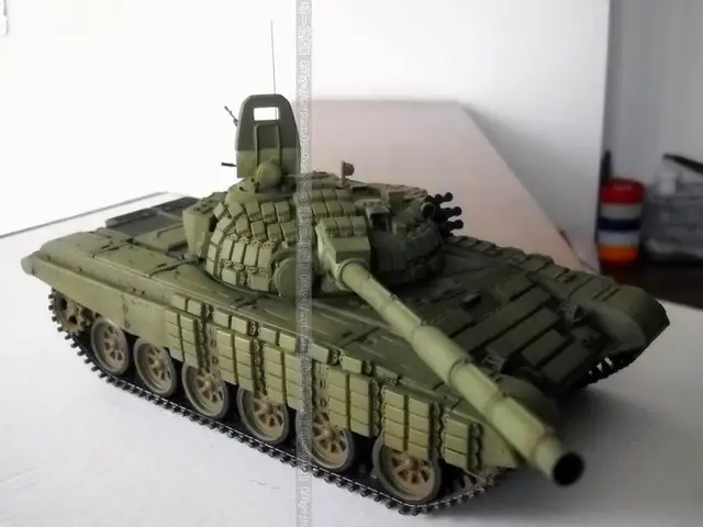 Trumpeter 80117 1/35 Electric Russian T-72B Armored Main Battle Tank Assembly Model Kits For Gundam Hobby Collection 4