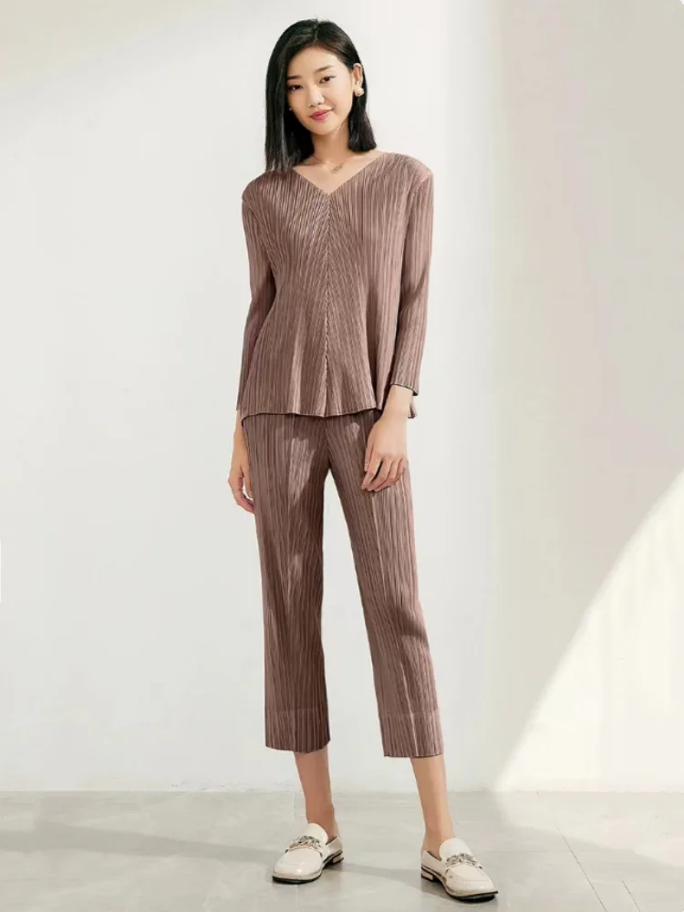 

2024 Spring/Summer New High-end Issey Miyake Women's Pleated Loose V-Neck Long Sleeve T-Shirt Top Straight Leg Pants Casual Set