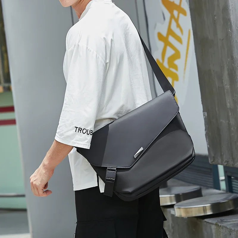 حقيبة كتف رجالية من Hk، مصممة لتوفير الحماية من ال...