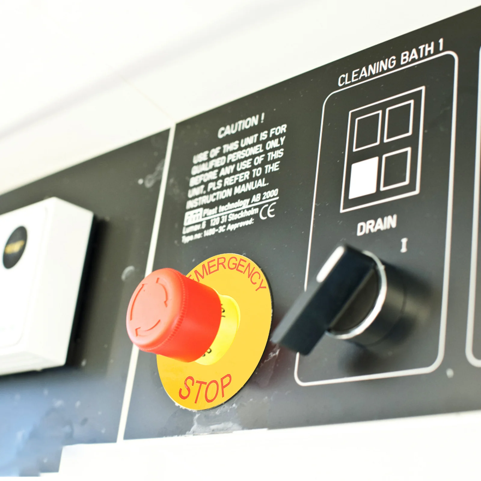 Рисунок 4 - водонепроницаемые аварийные наклейки