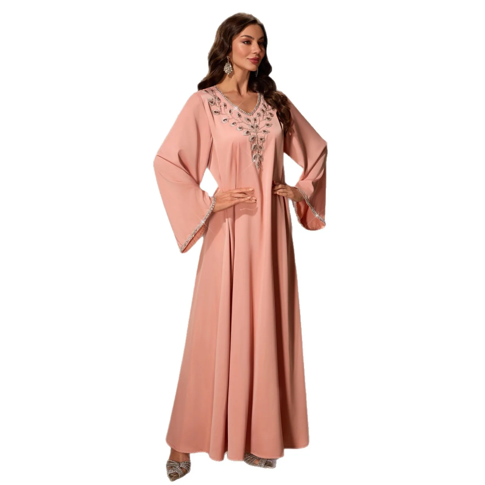 جلابية وردي خوخي بتطريز ناعم