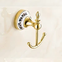 ที่ใส่กระดาษชำระสไตล์ยุโรป ลายคราม พร้อมตะขอแขวนสองอัน ห่วงแขวนผ้าเช็ดตัว และที่ใส่กระดาษชำระแบบมีฝาปิด  ที่ใส่กระดาษชำระลายครามเคลือบทอง  ติดตั้งแบบเจาะ 6