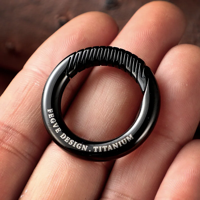 FEGVE Small Titanium Key Clip Keychain Carabiner Belt Clip with Detachable Key Ring and D-Shaped Keyring,Key Fob Holder Key Chain for Men (Dark Grey)
