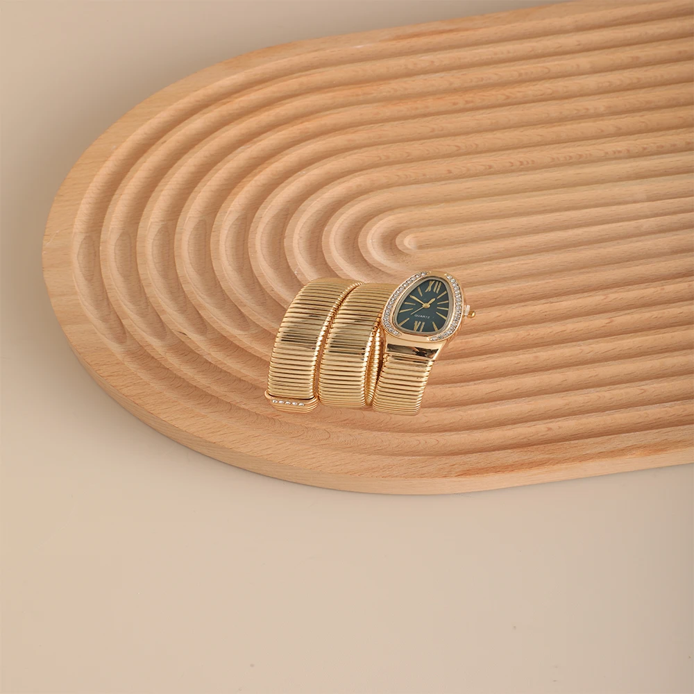 New Snake shaped Diamond encrusted Women's Watch, Personalized Fashion Wrapped Women's Quartz Watch Bracelet, Women's Watch