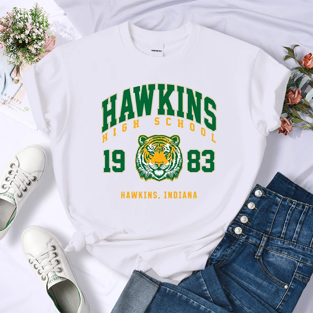 Рисунок 1 - Женская футболка с принтом Hawkins для старшей школы
