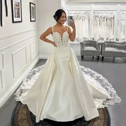 Luxury Sexy Satin Mermaid Wedding Dresses Lace Spaghetti Straps Bridal Gowns With Detachle Train Appliques Pleats Bride Dress