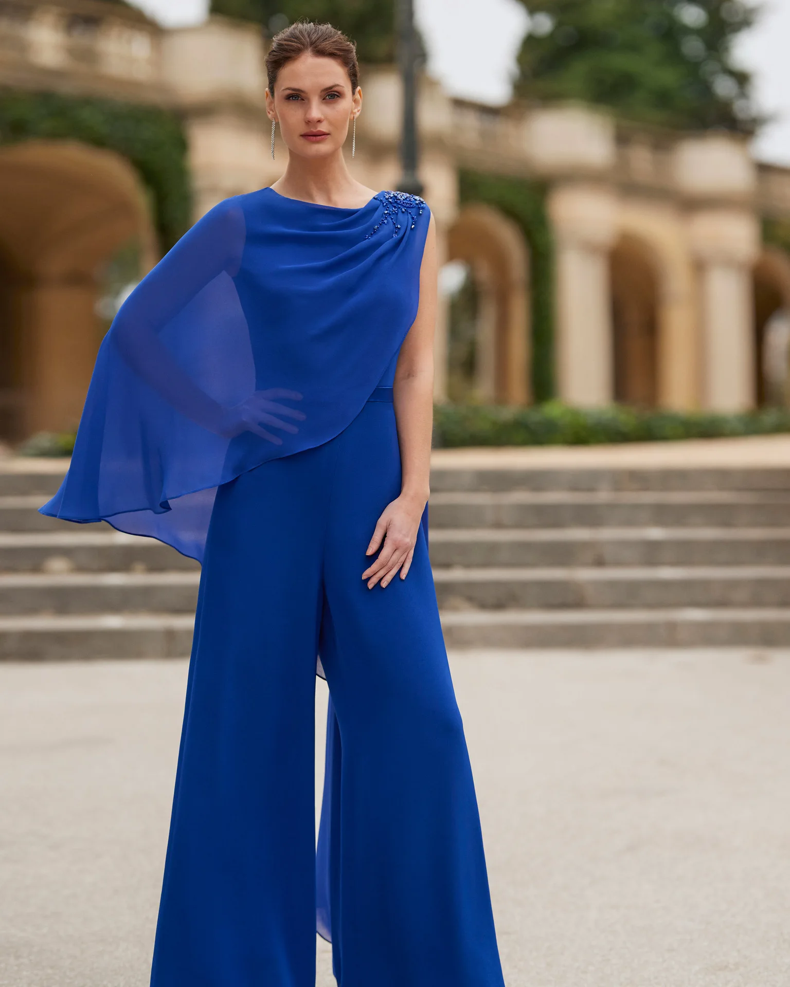 

Charming Royal Blue Evening Jumpsuit Glitter Beads Women Prom Gowns with Shawl Vintage Mother of Bride Wedding Party Dresses