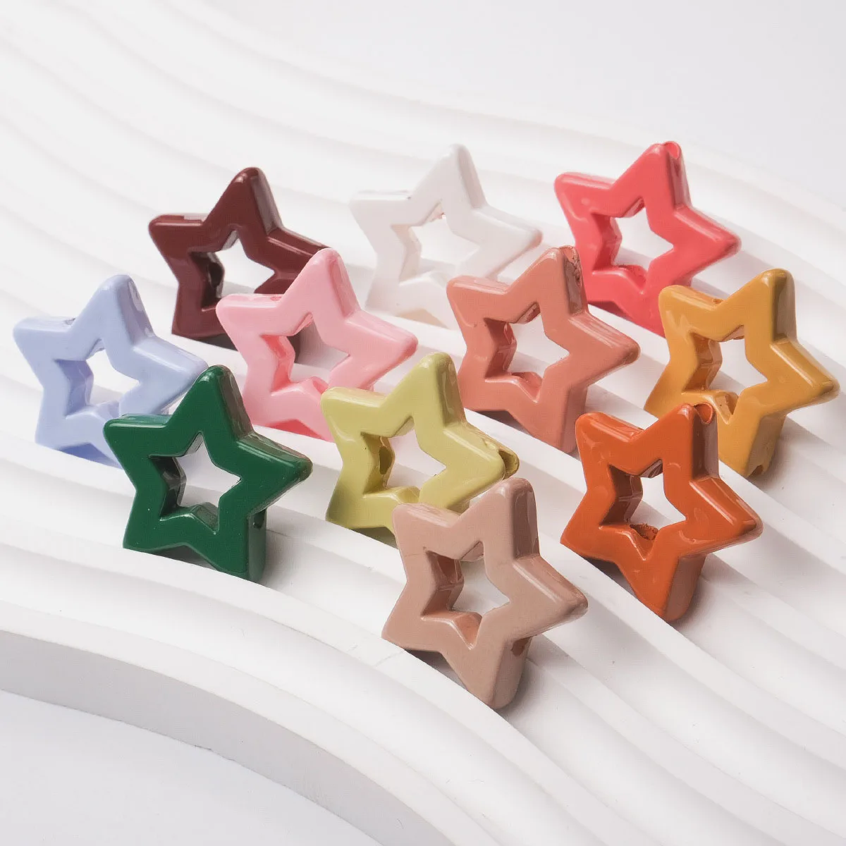 

Wholesale 100pcs 25*25mm Rubber Solid Colors Hollow Out Lovely Star Acrylic Jewelry Beads Fit Fashion Necklace Earring Bracelets