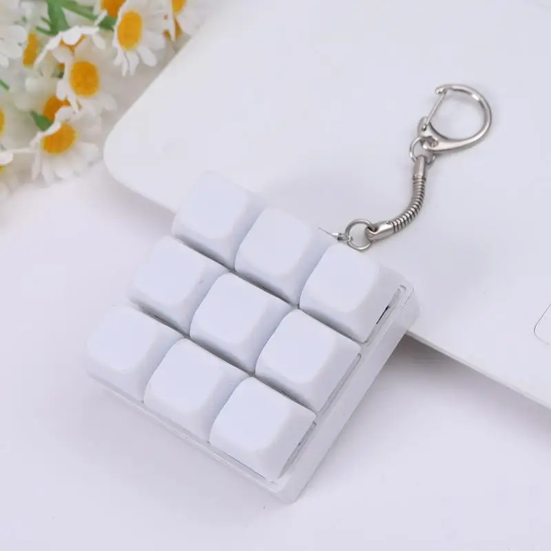 【C】버튼 키캡 키체인 9키 키보드 감압 장난감 DIY 키보드 키체인 장난감 성인용 선물로 시간 보내기 좋은 선물