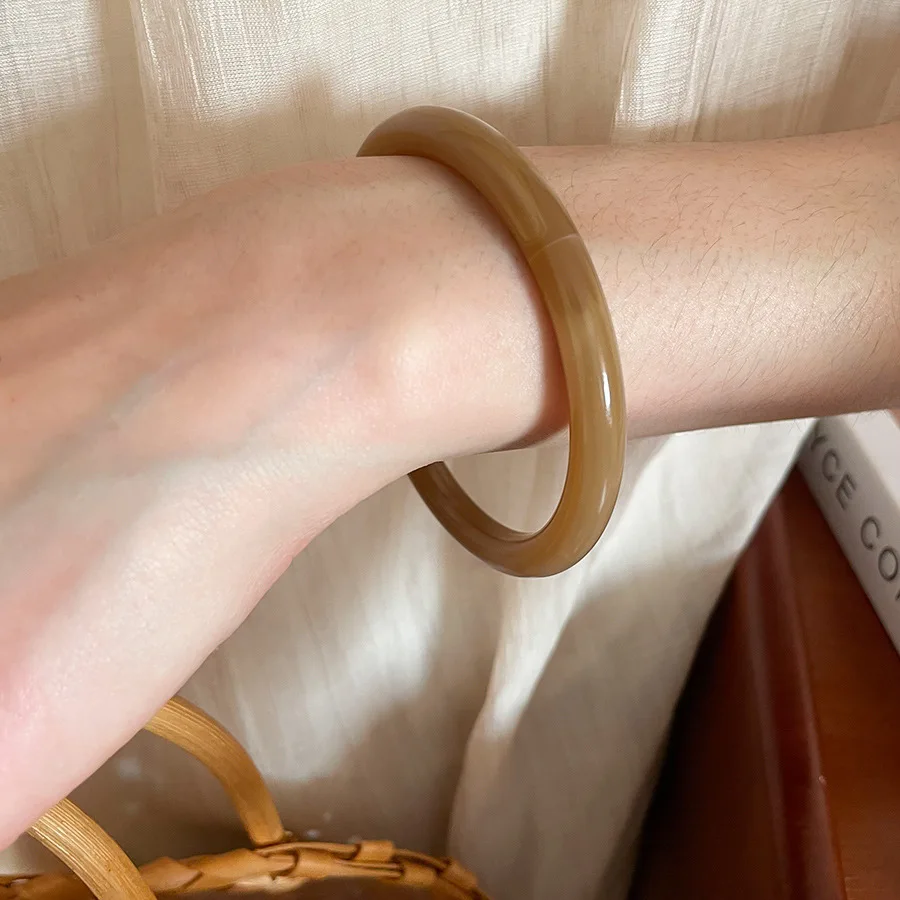 Sleek Resin Acrylic Jade-Style Women's Fashion Bangle Bracelet