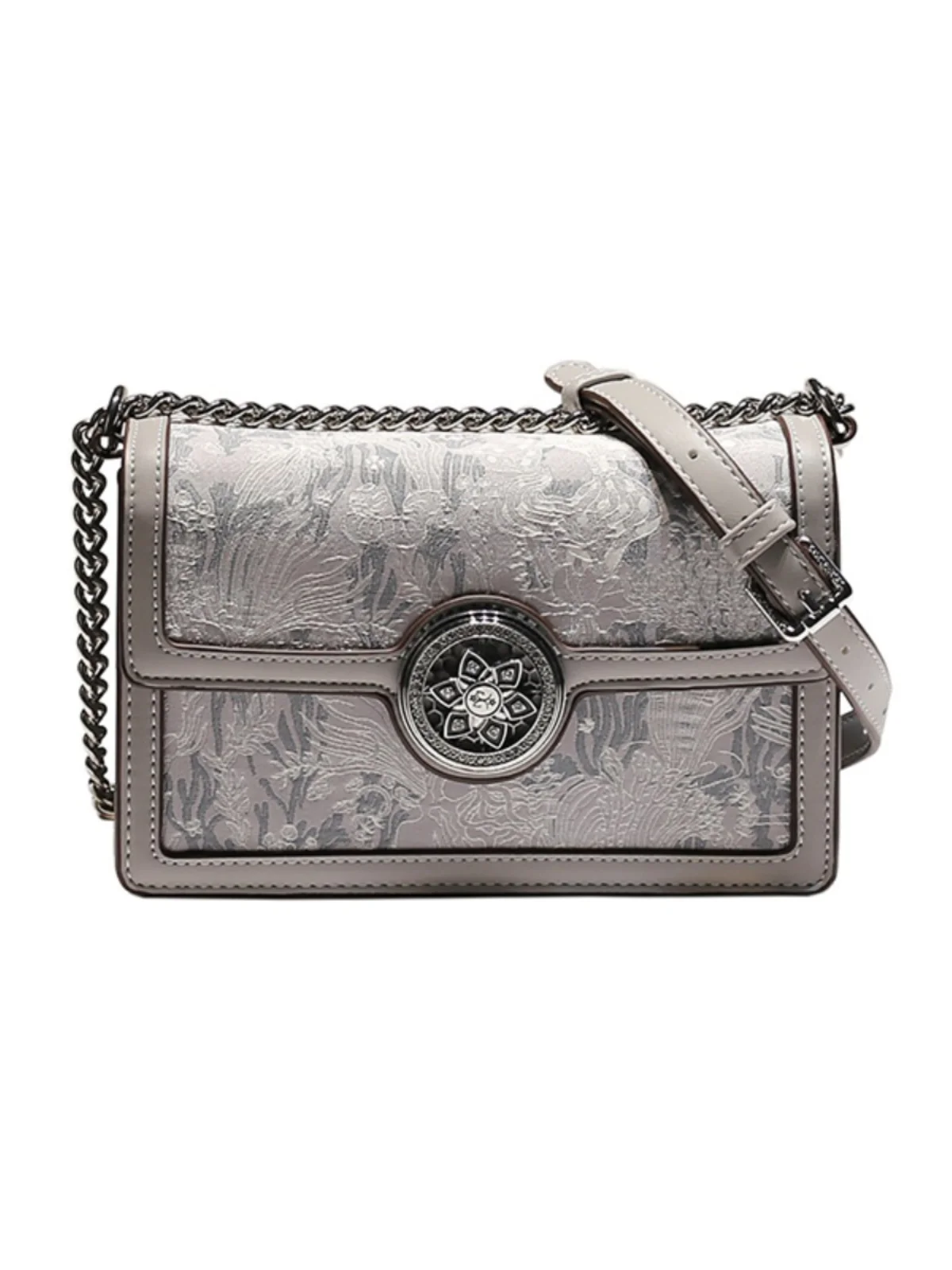 حقيبة جلد مطرزة فاخرة